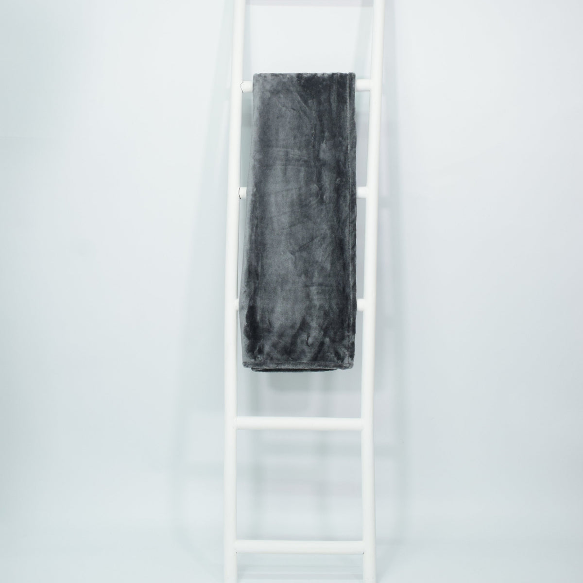 Manta Gris Backsheep Throw