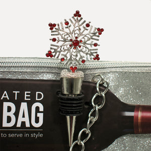 Lujosa cartera, bolsa, porta vinos color plateado con brillantes y correo metálica, ideal para ocasiones familiares o el regalo perfecto para los amantes del vino, viene con un tapón para el vino en forma de estrella navideña, reutilizable fácil de usar y de sellado, duradera y resistente fabricada en espuma de polietileno, fácil de transportar ayudando a beber mejor el vino el cualquier lugar. Envió gratis a nivel nacional.