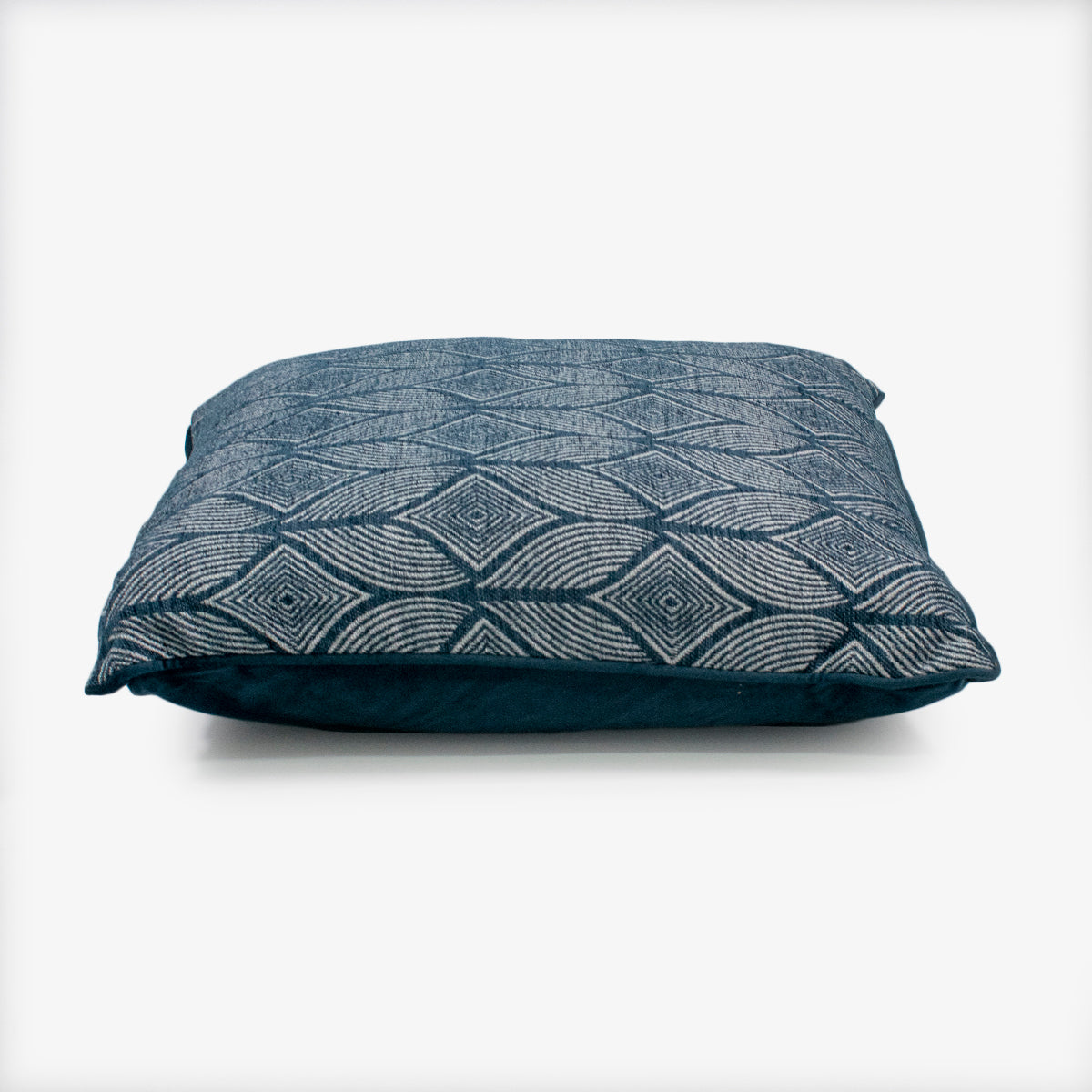 Cojín relleno de plumas con diseño, textura y elegancia. Se adapta a cualquier estilo de decoración de tu casa como sala, habitación, zona de estar y estudio, brindando combinaciones perfectas a tus espacios.