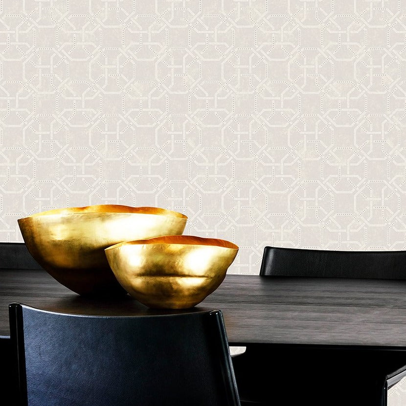 ¡Ideal para cualquier ambiente de interiores! la colección de Papel Colgadura Luxor expresa elegancia, modernidad e irreverencia; la textura del papel realza la apariencia en cada uno de sus diseños, los efectos metalizados y marmolizados generan un estado óptico diferencial.