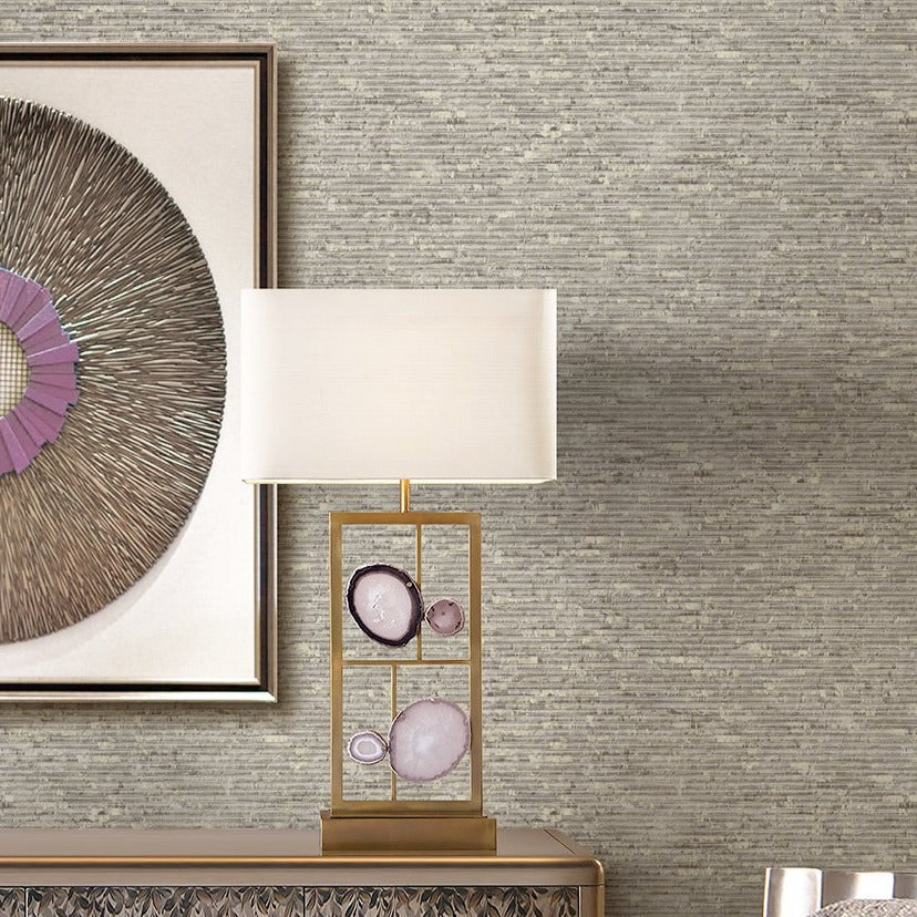 ¡Ideal para espacios confortables para su hogar!, la colección de Papel Colgadura Amarti expresa sobriedad, elegancia y calma, mediante la texturización del papel mezclado con sus diseños minimalistas inspirados en figuras geométricas y gama de colores tierra cálidos.