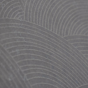 ¡Ideal para cualquier ambiente de interiores! la colección de Papel Colgadura Luxor expresa elegancia, modernidad e irreverencia; la textura del papel realza la apariencia en cada uno de sus diseños, los efectos metalizados y marmolizados generan un estado óptico diferencial.