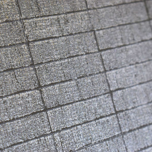 ¡Ideal para espacios confortables para su hogar!, la colección de Papel Colgadura Amarti expresa sobriedad, elegancia y calma, mediante la texturización del papel mezclado con sus diseños minimalistas inspirados en figuras geométricas y gama de colores tierra cálidos.