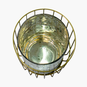 Candelabro dorado con base metálica y vidrio