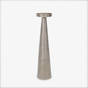 Candelabro alto en color plateado con diseño moderno en hierro