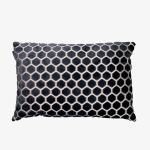cojín rectangular negro con rombos blancos en algodón relleno de pluma vertihome