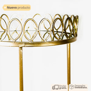Mesa auxiliar redonda dorada con diseño geométrico y base en vidrio espejo