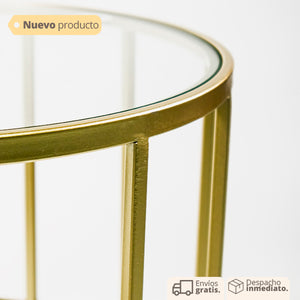 mesa para exteriores en color blanco y disponible en dos tamaños