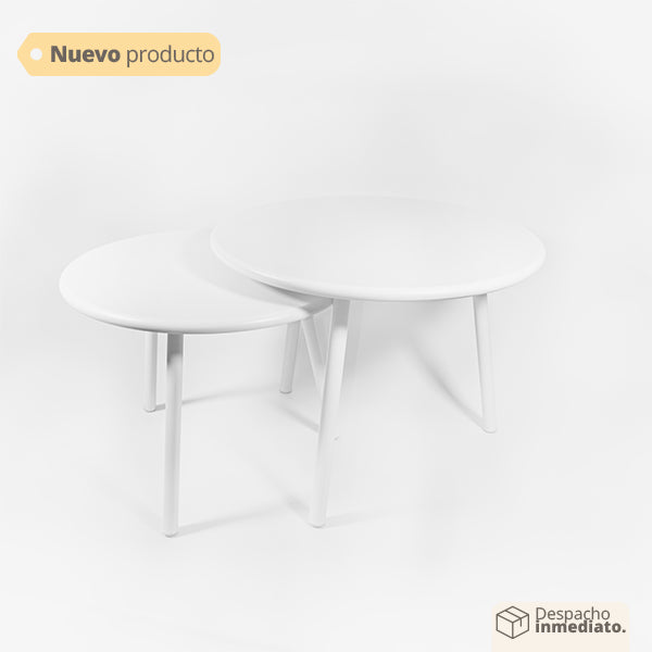 mesa para exteriores en color blanco y disponible en dos tamaños 