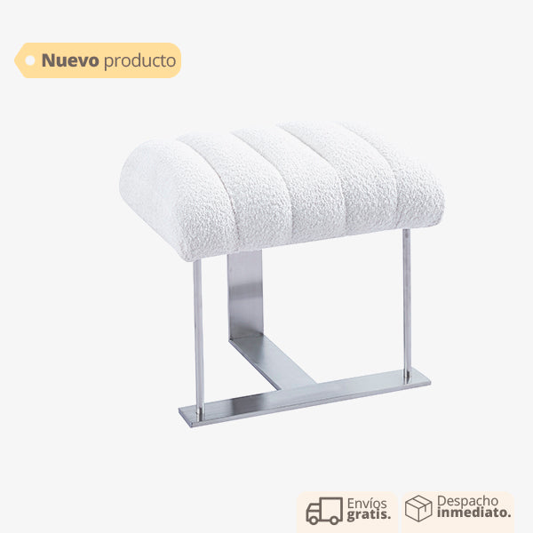 puff decorativo blanco con base en acero inoxidable plateado
