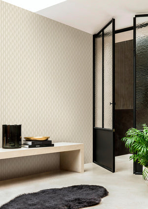 ¡Ideal para espacios confortables para su hogar!, la colección de Papel Colgadura Amarti expresa sobriedad, elegancia y calma, mediante la texturización del papel mezclado con sus diseños minimalistas inspirados en figuras geométricas y gama de colores tierra cálidos.