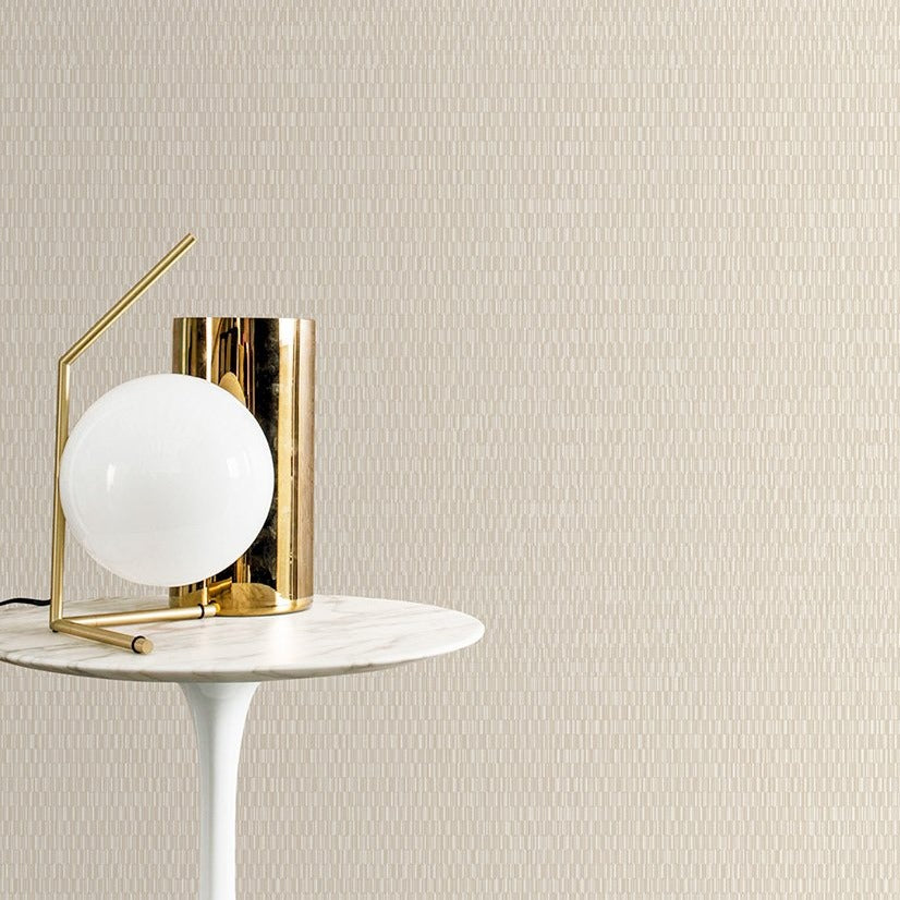 ¡Ideal para espacios confortables para su hogar!, la colección de Papel Colgadura Amarti expresa sobriedad, elegancia y calma, mediante la texturización del papel mezclado con sus diseños minimalistas inspirados en figuras geométricas y gama de colores tierra cálidos.