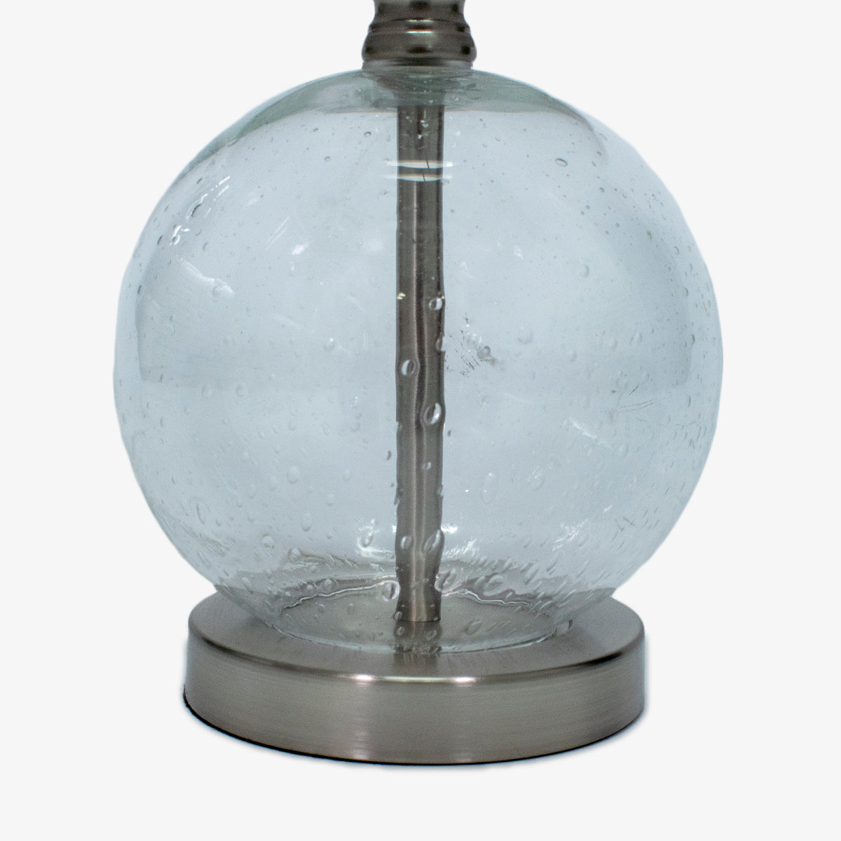 Ofrecemos conceptos diferentes en lamparas de mesa, manteniendo la elegancia para tus habitaciones, sala, comedor o espacio que desees. La iluminación es un elemento muy relevante para hacer resaltar espacios oscuros o donde la luz natural no llega, logrando dar ese toque diferencial y moderno.