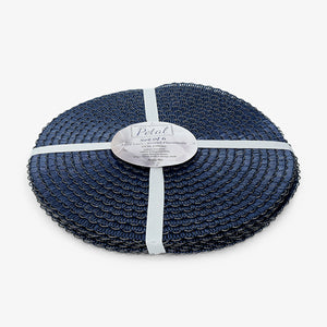 Manteles individuales para la mesa de centro color azul, hecho en polipropileno, tejido un material muy resistente al calor para proteger la mesa, fácil de limpiar, no se decolora, su presentación viene de 4 piezas, ideales para poner en el comedor, cocina, o cualquier mesa que quieras proteger, para uso diario y para utilizar en tus reuniones familiares. Envió gratis a nivel nacional.  