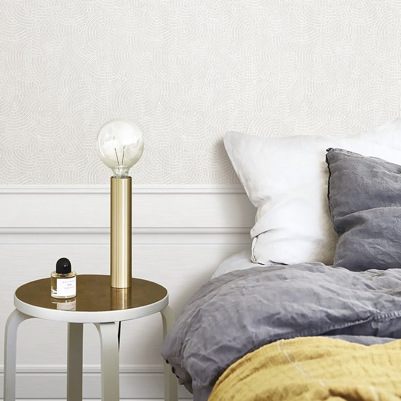 ¡Ideal para espacios confortables para su hogar!, la colección de Papel Colgadura Amarti expresa sobriedad, elegancia y calma, mediante la texturización del papel mezclado con sus diseños minimalistas inspirados en figuras geométricas y gama de colores tierra cálidos.