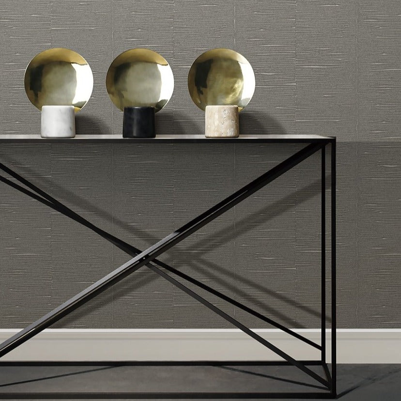 ¡Ideal para espacios confortables para su hogar!, la colección de Papel Colgadura Amarti expresa sobriedad, elegancia y calma, mediante la texturización del papel mezclado con sus diseños minimalistas inspirados en figuras geométricas y gama de colores tierra cálidos.