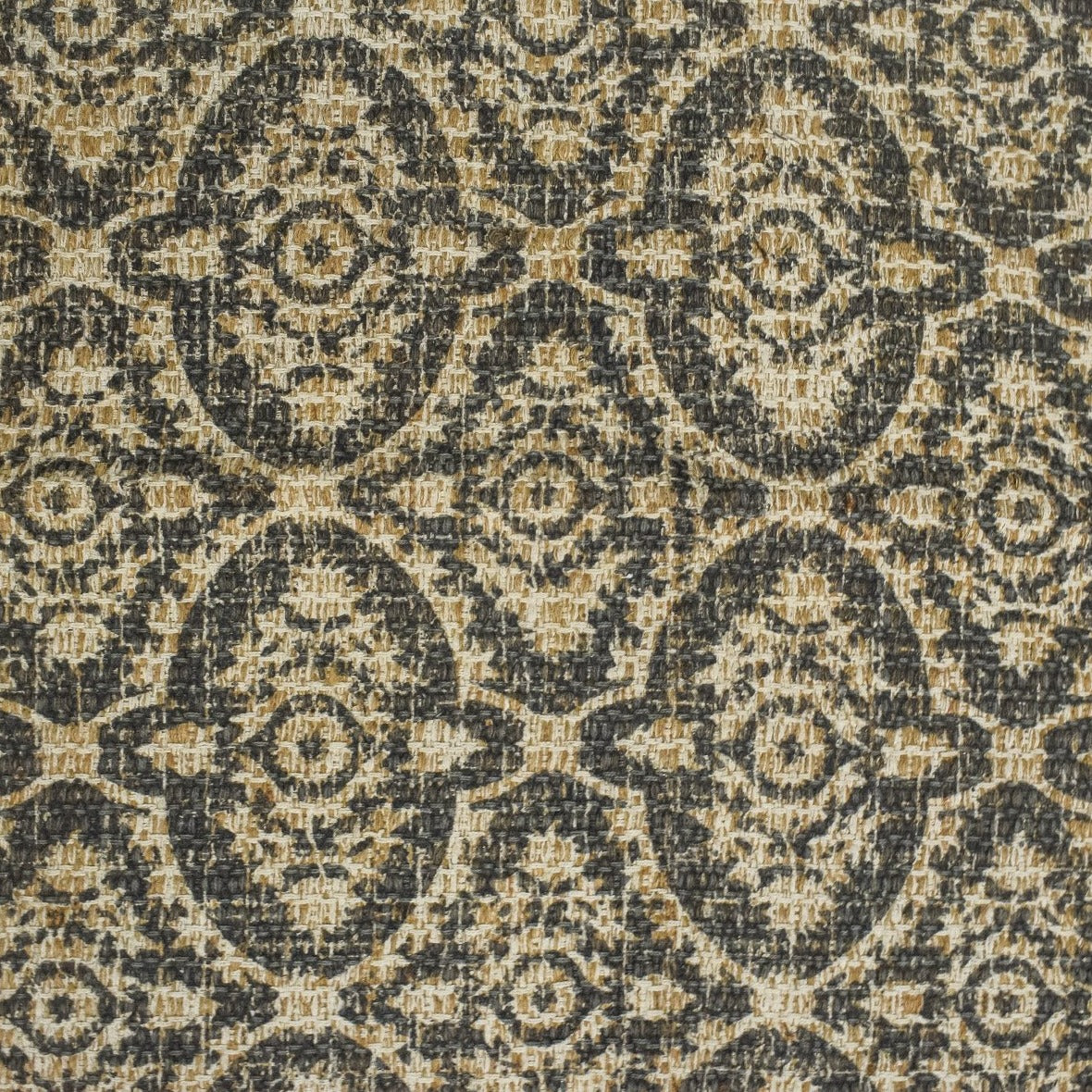 Las Alfombras que encuentras en Vertihome son perfectas para darle un toque especial y además de complementar, resaltar los espacios de tu hogar.