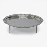 Bandeja ideal para usar en mesas auxiliares o complementar la decoración de la mesa de centro. Por su diseño es ideal para tus ambientes, solo en Vertihome, con un gravado en 3D en forma de flores. 