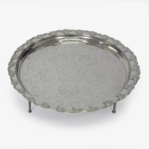 Bandeja ideal para usar en mesas auxiliares o complementar la decoración de la mesa de centro. Por su diseño es ideal para tus ambientes, solo en Vertihome, con un gravado en 3D en forma de flores. 