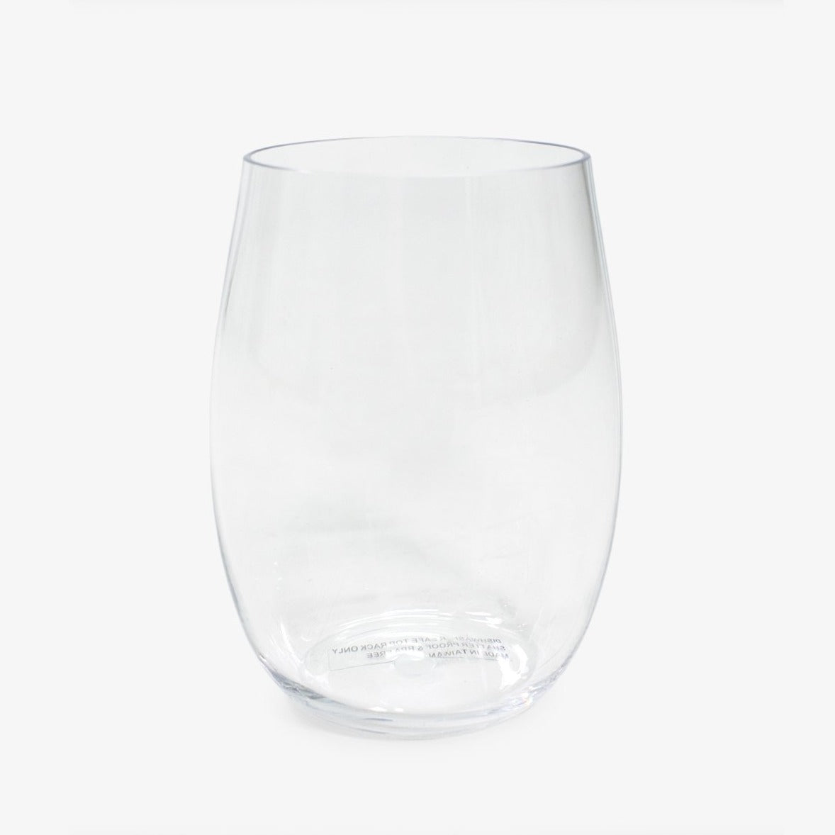 Vasos en vidrio con el tamaño perfecto para utilizar en tus reuniones familiares, estos  darán un toque mas contemporáneo a tus repisas. su principal función es hacer juego con tus ambientes o resaltar espacios sociales, solo por Vertihome. 