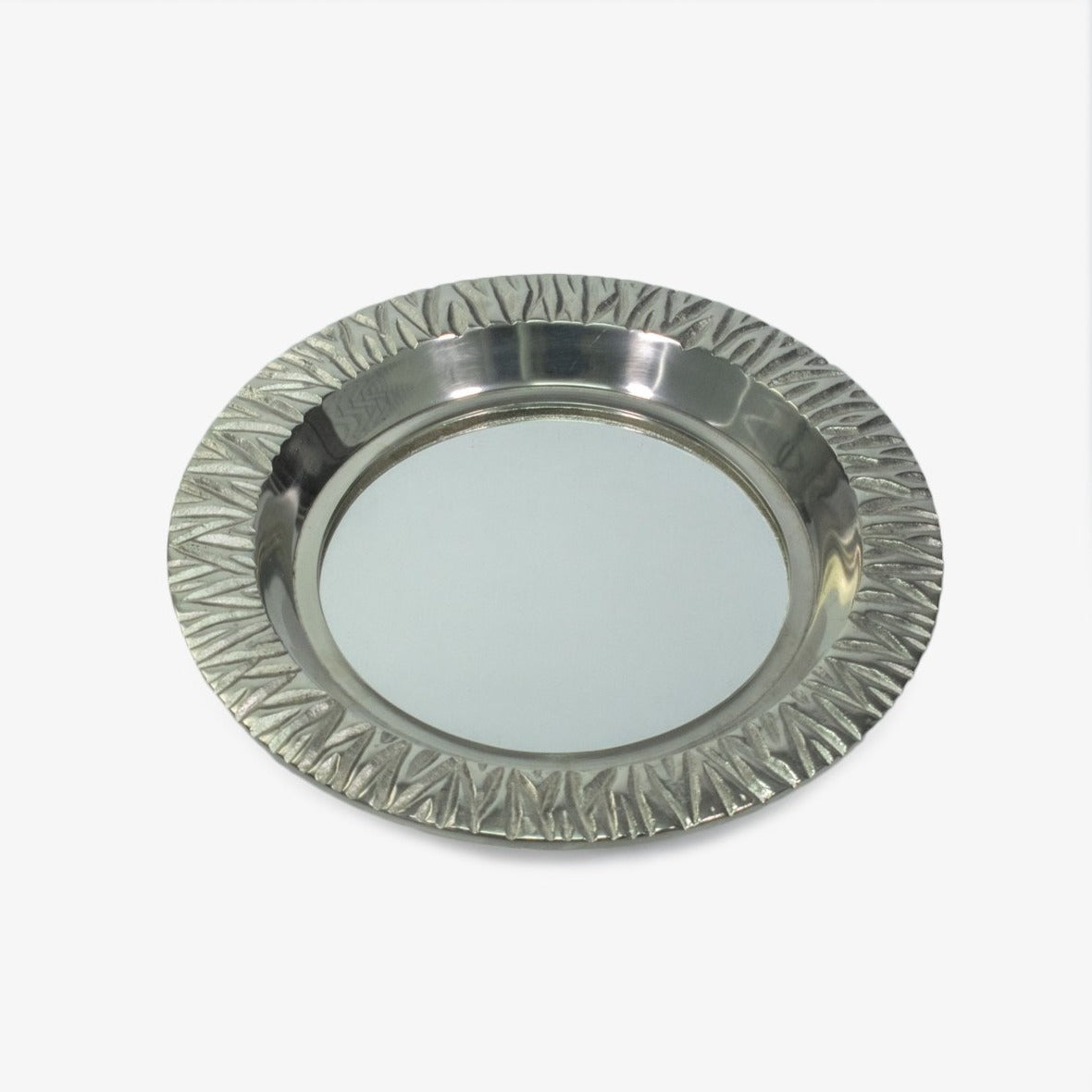 Bandeja ideal para usar en mesas auxiliares o complementar la decoración de la mesa de centro. Por sus colores y diseño es ideal para tus ambientes, solo en Vertihome.