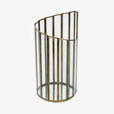 Jarrón hecho en metal mas vidrio adecuado para salar, comedores, habitaciones, moderno perfecto para nuestro hogar, Este accesorio le dará armonía y lucidez a tus espacio y a su vez puedes jugar con los demás elementos de tu hogar de modo que resalten tus paredes o muebles. Es ideal para incorporar tus flores favoritas o como un elemento decorativo. 