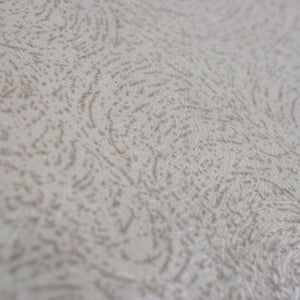 ¡Ideal para espacios confortables para su hogar!, la colección de Papel Colgadura Amarti expresa sobriedad, elegancia y calma, mediante la texturización del papel mezclado con sus diseños minimalistas inspirados en figuras geométricas y gama de colores tierra cálidos.