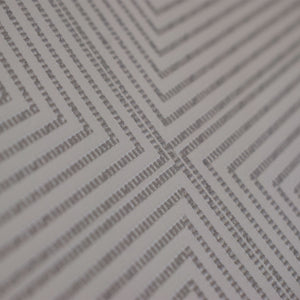 ¡Ideal para espacios confortables para su hogar!, la colección de Papel Colgadura Amarti expresa sobriedad, elegancia y calma, mediante la texturización del papel mezclado con sus diseños minimalistas inspirados en figuras geométricas y gama de colores tierra cálidos.