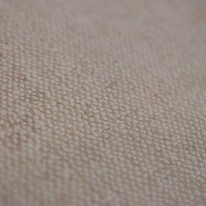 ¡Ideal para espacios confortables para su hogar!, la colección de Papel Colgadura Amarti expresa sobriedad, elegancia y calma, mediante la texturización del papel mezclado con sus diseños minimalistas inspirados en figuras geométricas y gama de colores tierra cálidos.