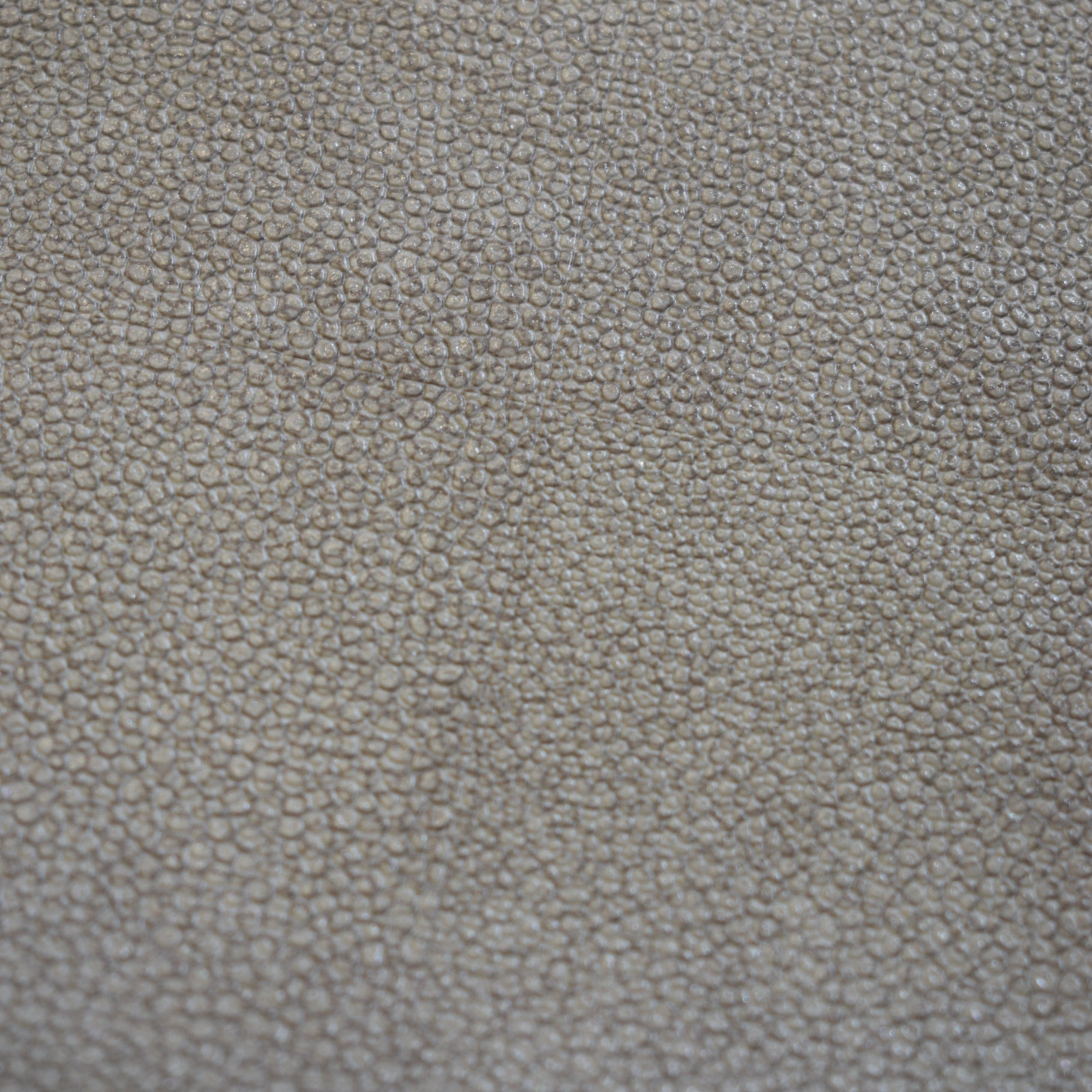 ¡Ideal para espacios confortables para su hogar!, la colección de Papel Colgadura Amarti expresa sobriedad, elegancia y calma, mediante la texturización del papel mezclado con sus diseños minimalistas inspirados en figuras geométricas y gama de colores tierra cálidos.