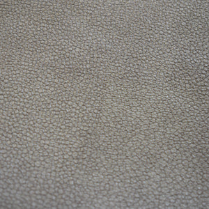 ¡Ideal para espacios confortables para su hogar!, la colección de Papel Colgadura Amarti expresa sobriedad, elegancia y calma, mediante la texturización del papel mezclado con sus diseños minimalistas inspirados en figuras geométricas y gama de colores tierra cálidos.