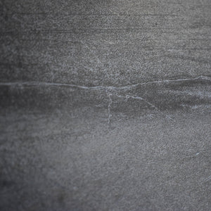 Los pisos PVC STONE de Vertihome compuestos principalmente por piedra caliza natural con cloruro de polivinilo con alta resistencia a la humedad y a temperaturas elevadas en el medio ambiente, golpes, manchas, es de tipo laminado sintético para uso comercial de tráfico intenso