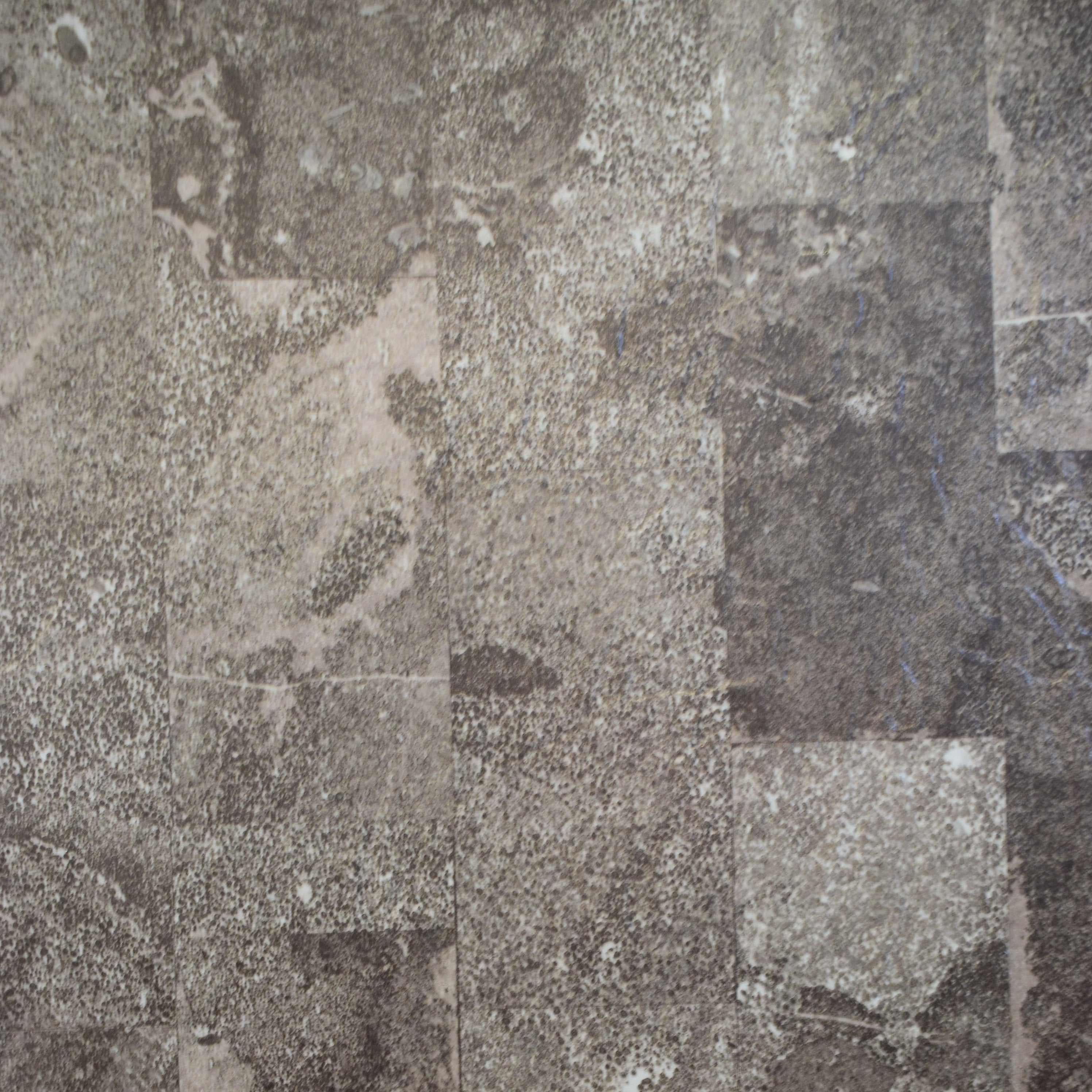 Los pisos PVC STONE de Vertihome compuestos principalmente por piedra caliza natural con cloruro de polivinilo con alta resistencia a la humedad y a temperaturas elevadas en el medio ambiente, golpes, manchas, es de tipo laminado sintético para uso comercial de tráfico intenso