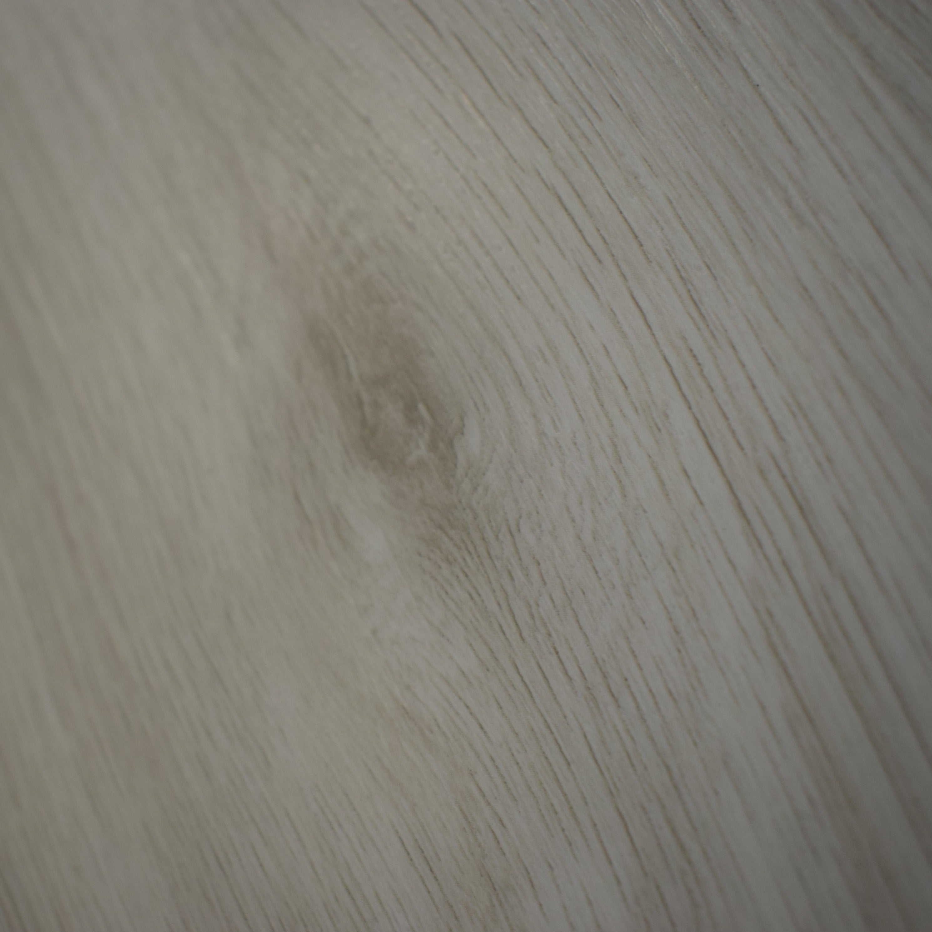 Los pisos en vinilo son una gran alternativa para los interiores. Sus materiales y acabados los hacen resistente y elegantes. Crearas un ambiente agradable con la misma calidez que sientes con la madera natural. Instalación fácil y rápida, colores, laminas, instalación gratis, salar, comedores, habitación, instalación en Bogotá, instalación en barranquilla.