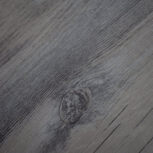 Los pisos en vinilo son una gran alternativa para los interiores. Sus materiales y acabados los hacen resistente y elegantes. Crearas un ambiente agradable con la misma calidez que sientes con la madera natural. Instalación fácil y rápida, colores, laminas, instalación gratis, salar, comedores, habitación, instalación en Bogotá, instalación en barranquilla.