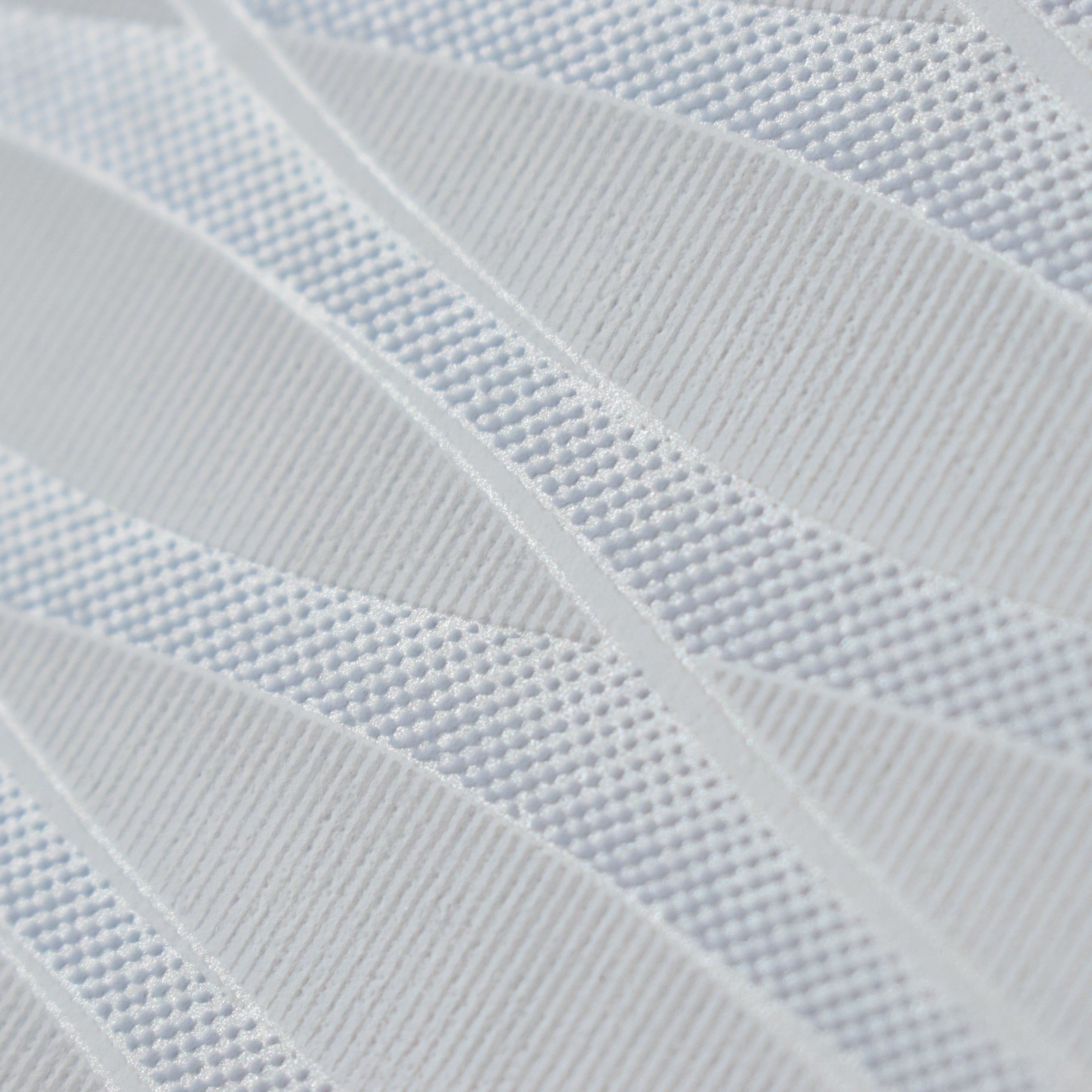 Ideal para espacios confortables para su hogar!, la colección de Papel Colgadura Amarti expresa sobriedad, elegancia y calma, mediante la texturización del papel mezclado con sus diseños minimalistas inspirados en figuras geométricas y gama de colores tierra cálidos.