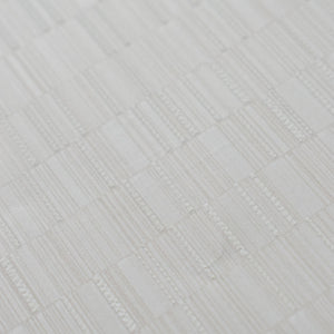 ¡Ideal para espacios confortables para su hogar!, la colección de Papel Colgadura Amarti expresa sobriedad, elegancia y calma, mediante la texturización del papel mezclado con sus diseños minimalistas inspirados en figuras geométricas y gama de colores tierra cálidos.