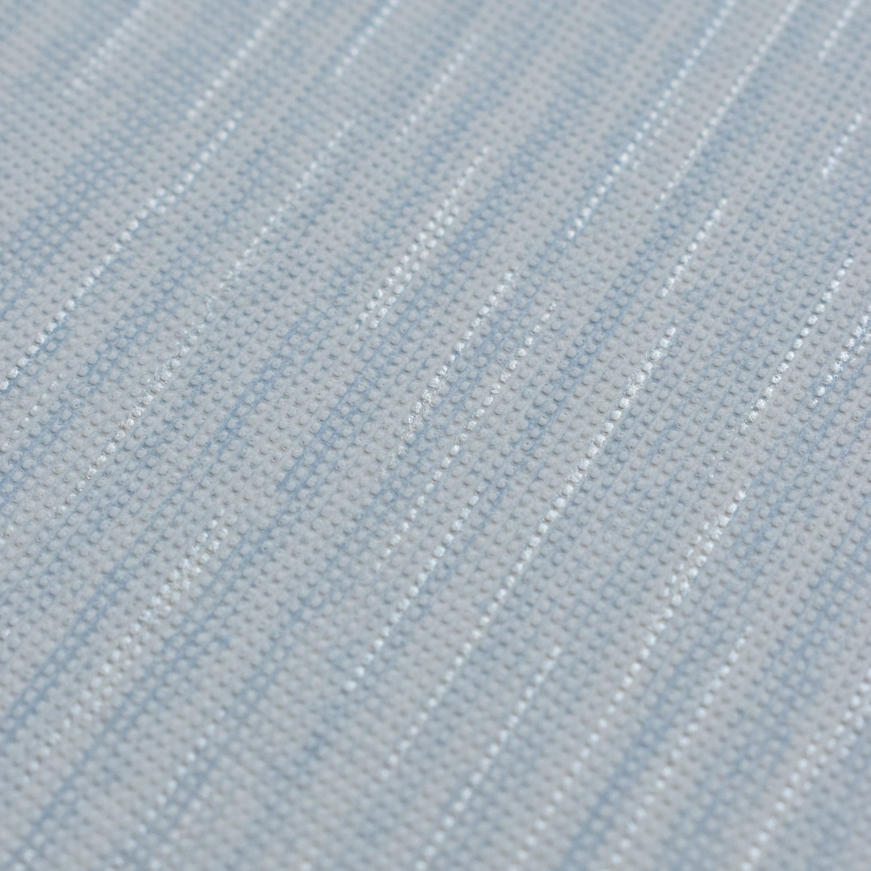 ¡Ideal para espacios confortables para su hogar!, la colección de Papel Colgadura Amarti expresa sobriedad, elegancia y calma, mediante la texturización del papel mezclado con sus diseños minimalistas inspirados en figuras geométricas y gama de colores tierra cálidos.