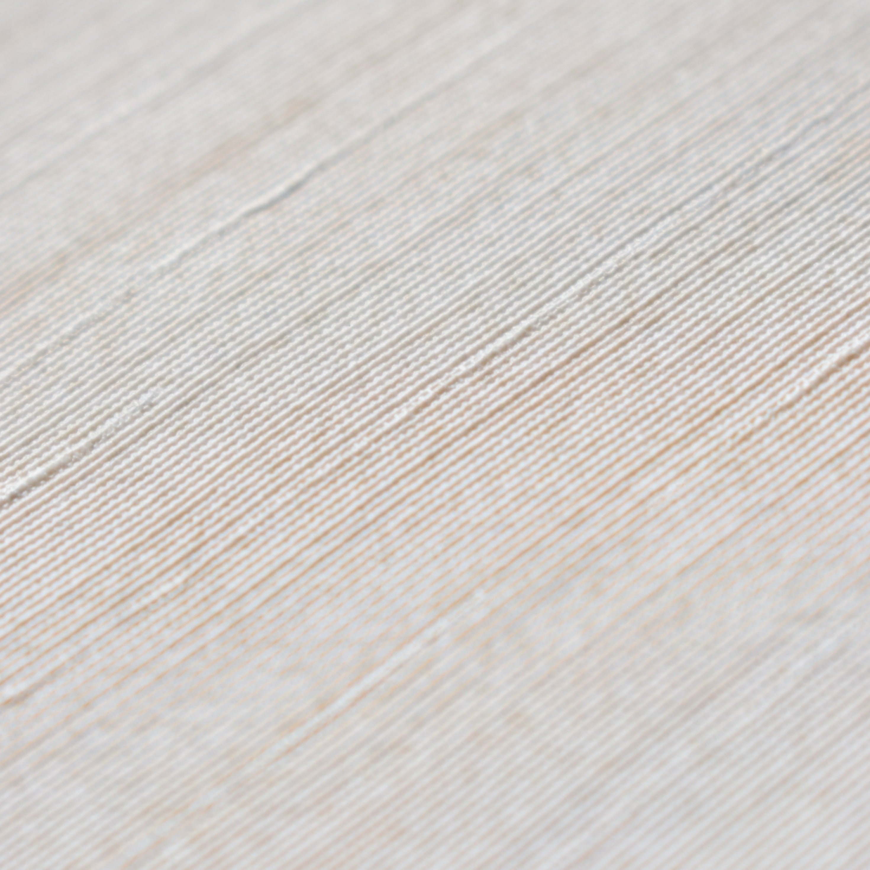 ¡Ideal para espacios confortables para su hogar!, la colección de Papel Colgadura Amarti expresa sobriedad, elegancia y calma, mediante la texturización del papel mezclado con sus diseños minimalistas inspirados en figuras geométricas y gama de colores tierra cálidos.