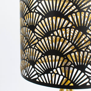 En Vertihome encontraras las Lámpara de mesa mas excusabas, esta lampara esta hecha  con base en aluminio, caperuza dorada. Ideal para ambientes modernos, contemporáneos . Puedes usarla en habitación o mesas auxiliares de sala o estudios. 