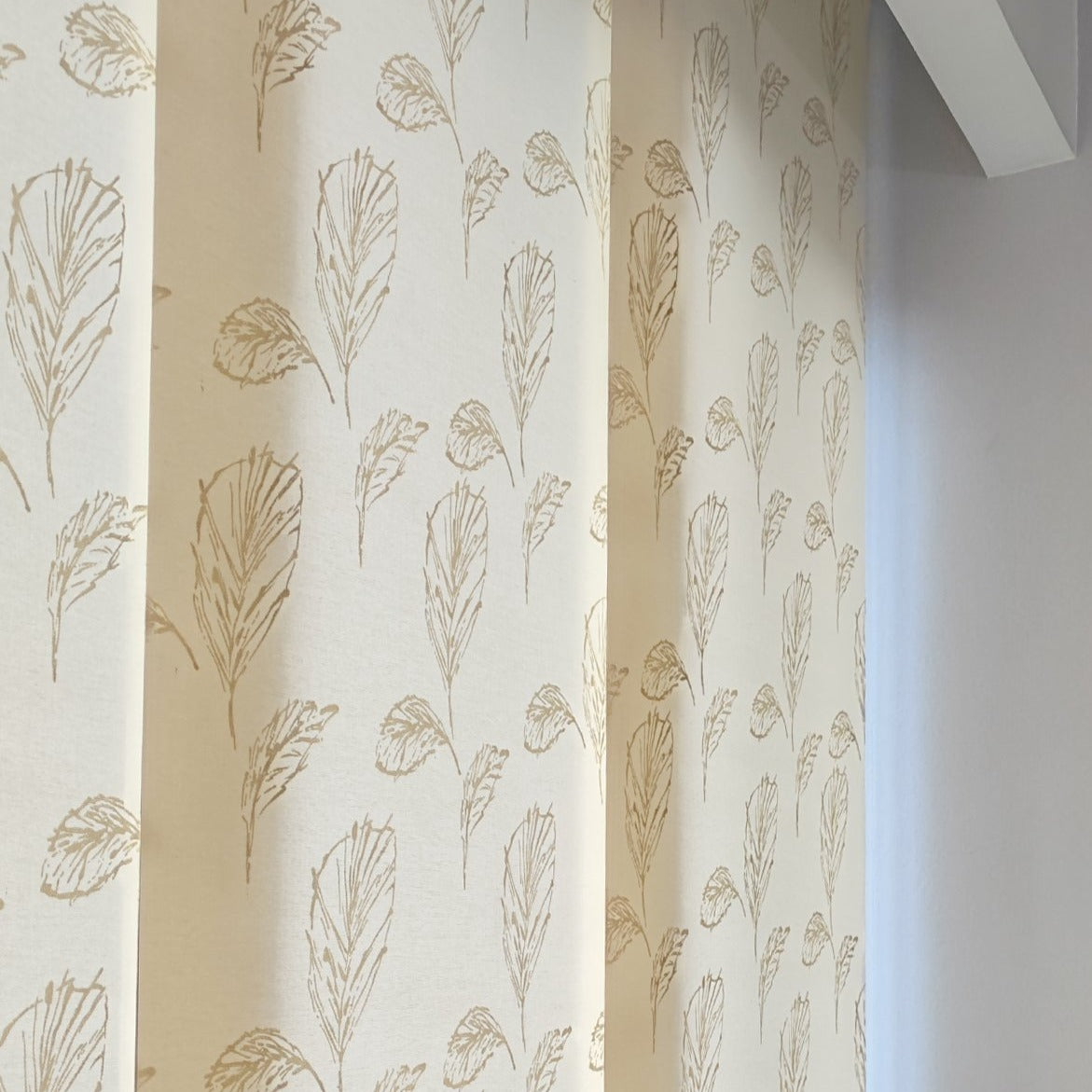 El panel Japones Blackout Deluxe es perfecto para decorar tus salas, balcones y comedores dándoles un toque de vida y energía. Permite bloquear el paso de la luz para que regules la luminosidad de tus ambientes, fácil de combinar con tus muebles y accesorios. 