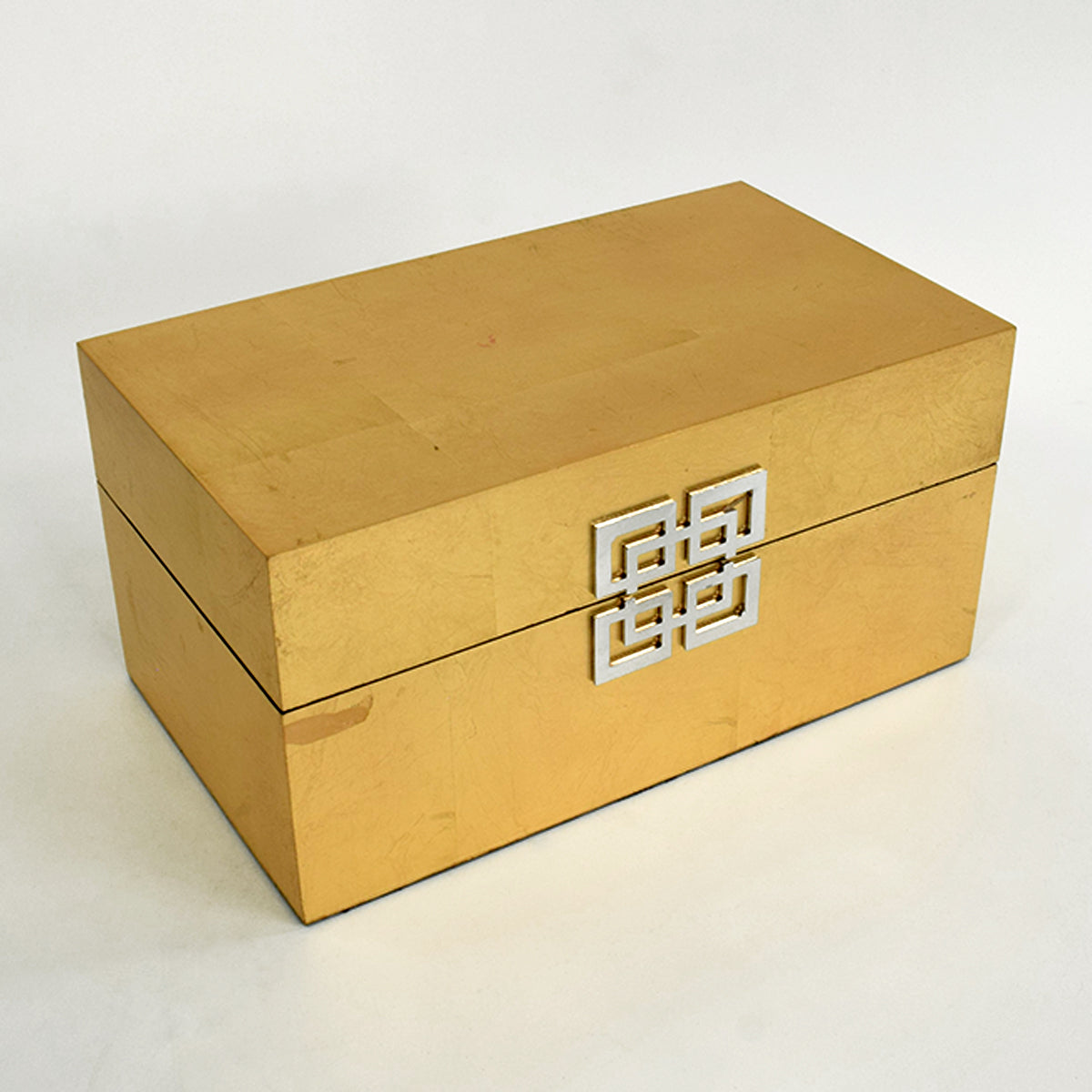 Los joyeros, escuche, cofre decorativos de Vertihome es ideal para proteger tus collares, aretes, manillas y demás accesorios, este darán un toque muy elegante y moderno a tus muebles y repisas, su principal función es hacer juego con tus ambientes o resaltar espacios sociales.