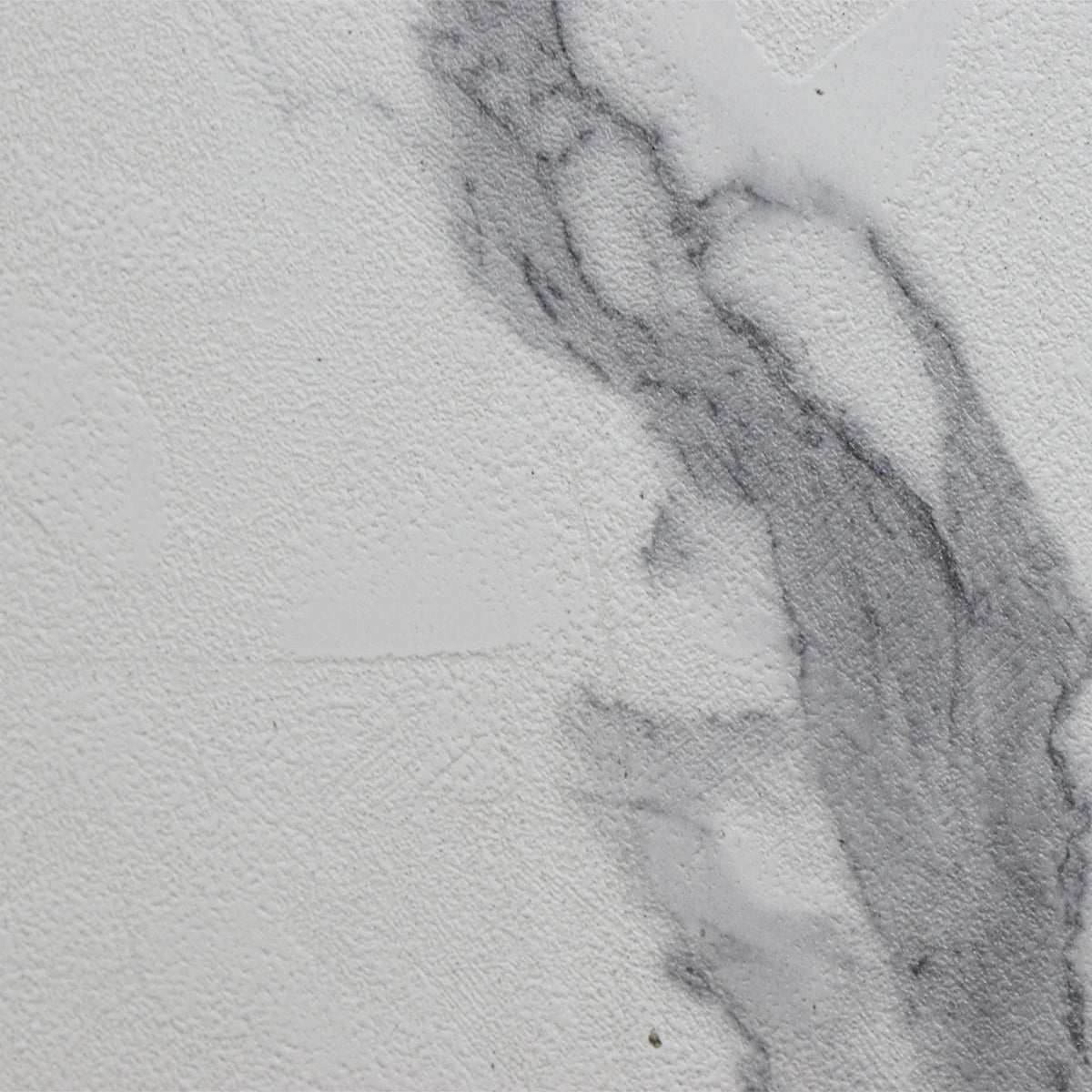 Los pisos MSPC XL de Vertihome, estan compuestos principalmente por melaminica (piedra + vinilo), la diferencia de este al MSPC es su lamina que es más grande 61 ancho x 1.22 de alto x 5 mm de grosor,  por sus elementos resulta ser un piso con altas estándares de calidad, resistencia al desgaste y anti arañazos