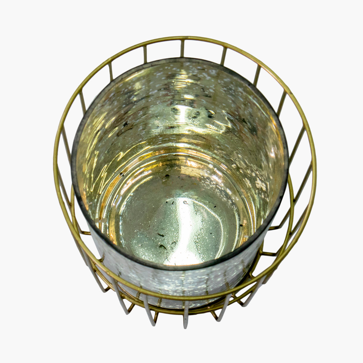 Candelabro dorado con base metálica y vidrio