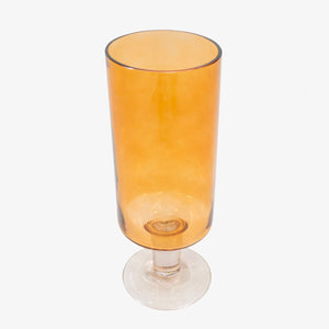 Copa decorativa en vidrio color naranja, diseño moderno para centro de mesa o repisa.