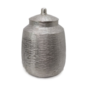 Jarrón decorativo plateado con tapa metálica, diseño moderno para almacenamiento o decoración.