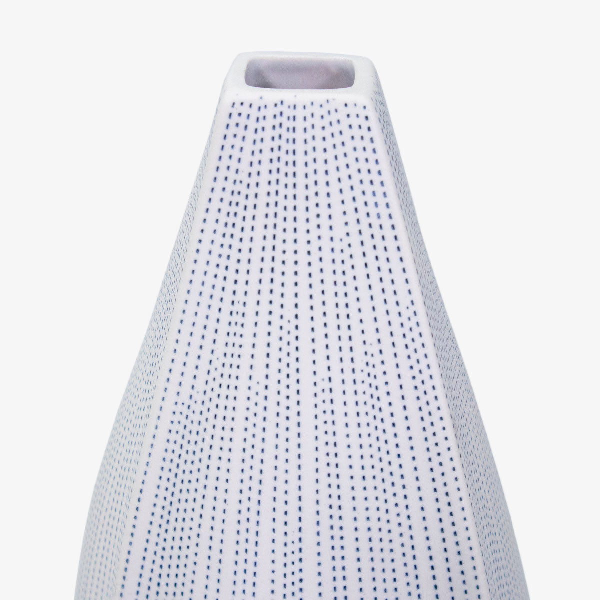 Jarrón decorativo de cerámica blanco con puntos azules