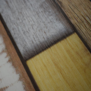 Piso vinílico PVC color café con textura tipo madera
