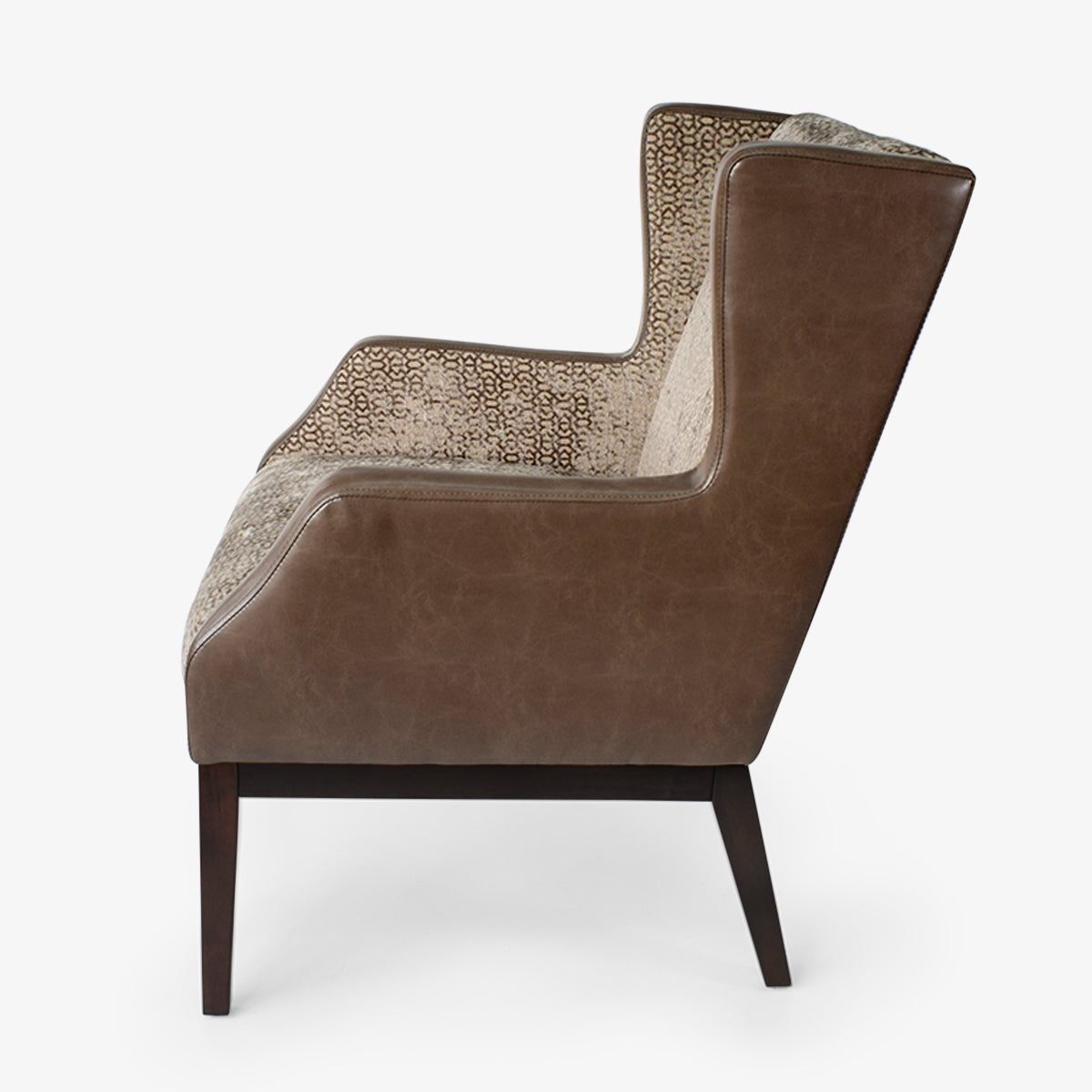 sillón auxiliar gris tapizado en poliéster con base de madera